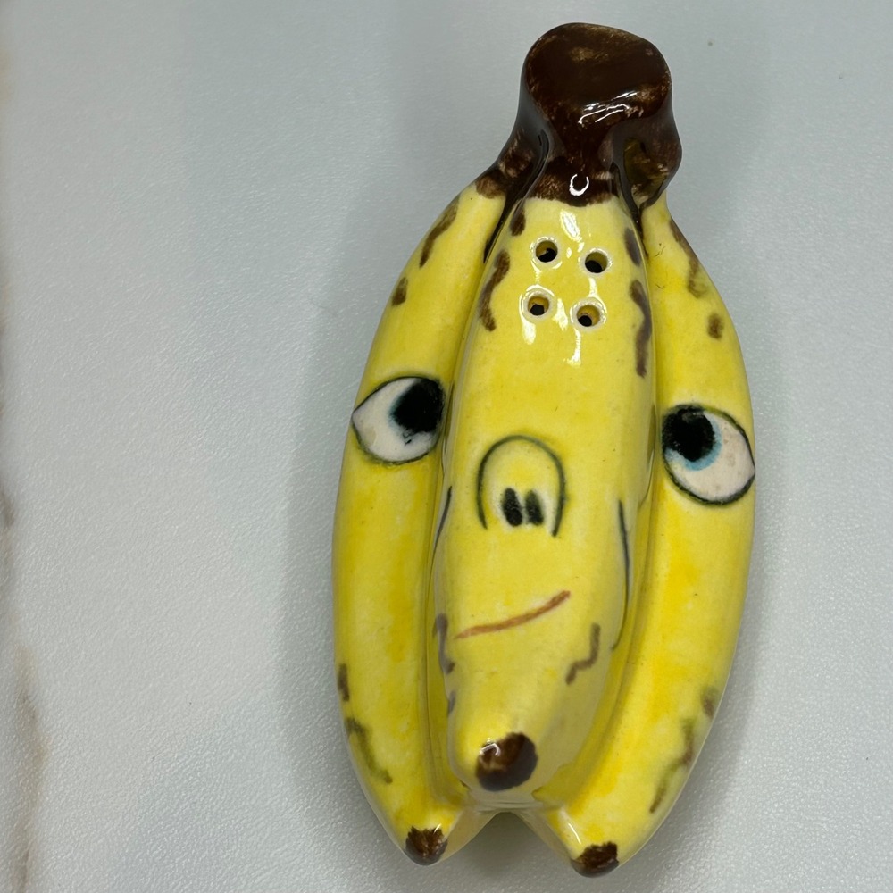 Vintage Anthropomorphic Banana Bunch Ceramic Salt Pepper Shaker Yellow Kitsch